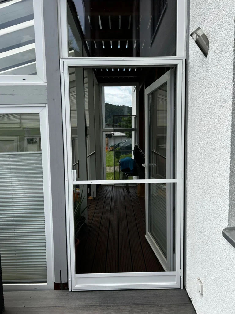 INSEKTOR Pendeltür – Insektenschutz mit Frontmontage für Terrassentüren